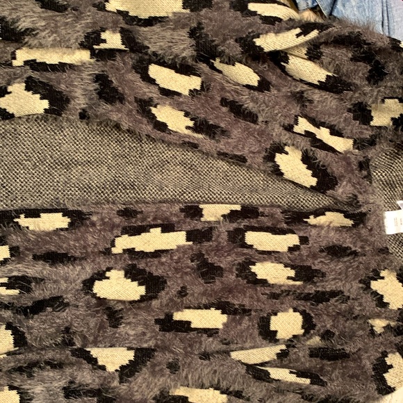 K-Jordan size medium cardigan new without tags - Picture 3 of 3